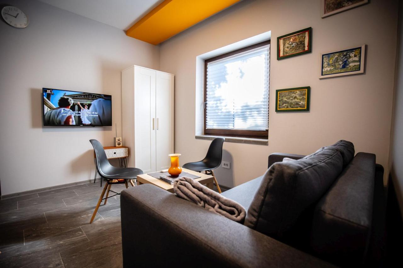 Gray Brick Apartment Суботица Екстериор снимка