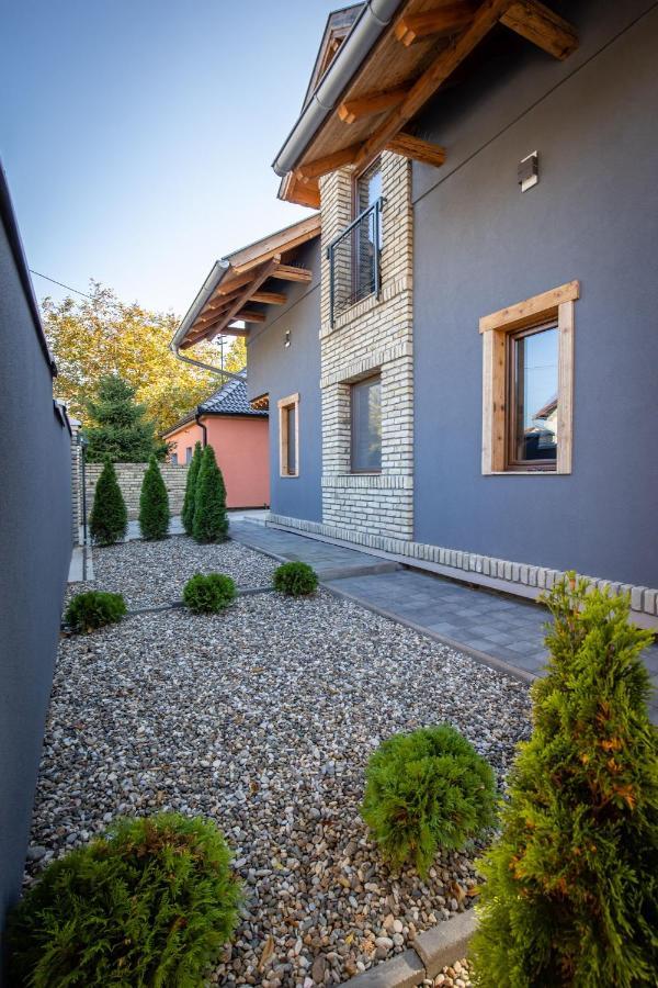 Gray Brick Apartment Суботица Екстериор снимка