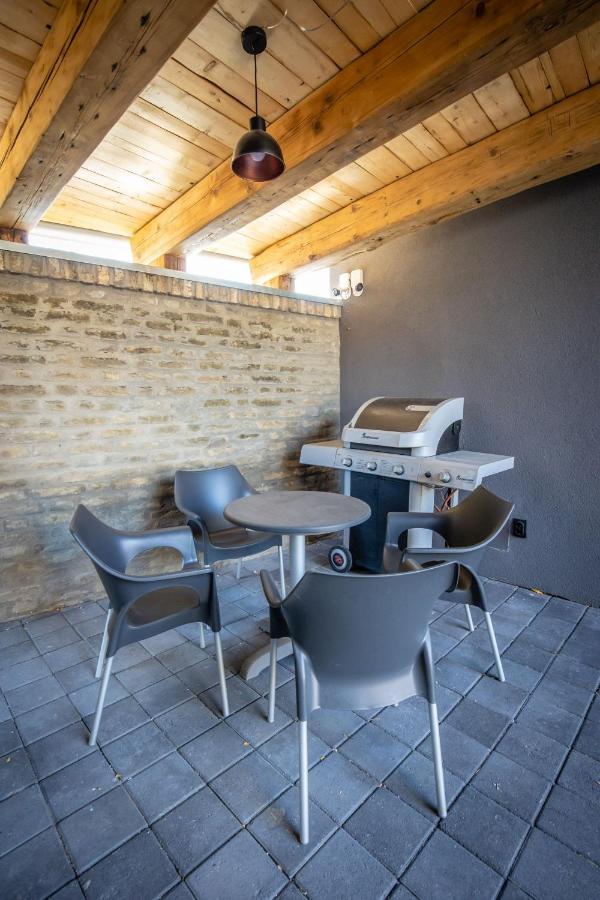 Gray Brick Apartment Суботица Екстериор снимка